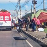 VÍDEO: Motorista perde controle da direção, bate em barraca e deixa três feridos no Rapidão