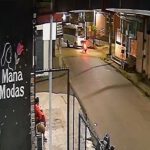 Vídeo mostra momento em que micro-ônibus atropela e mata motociclista em Manaus