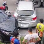 VÍDEOS: Caçamba perde os freios e provoca engavetamento com seis veículos em Manaus