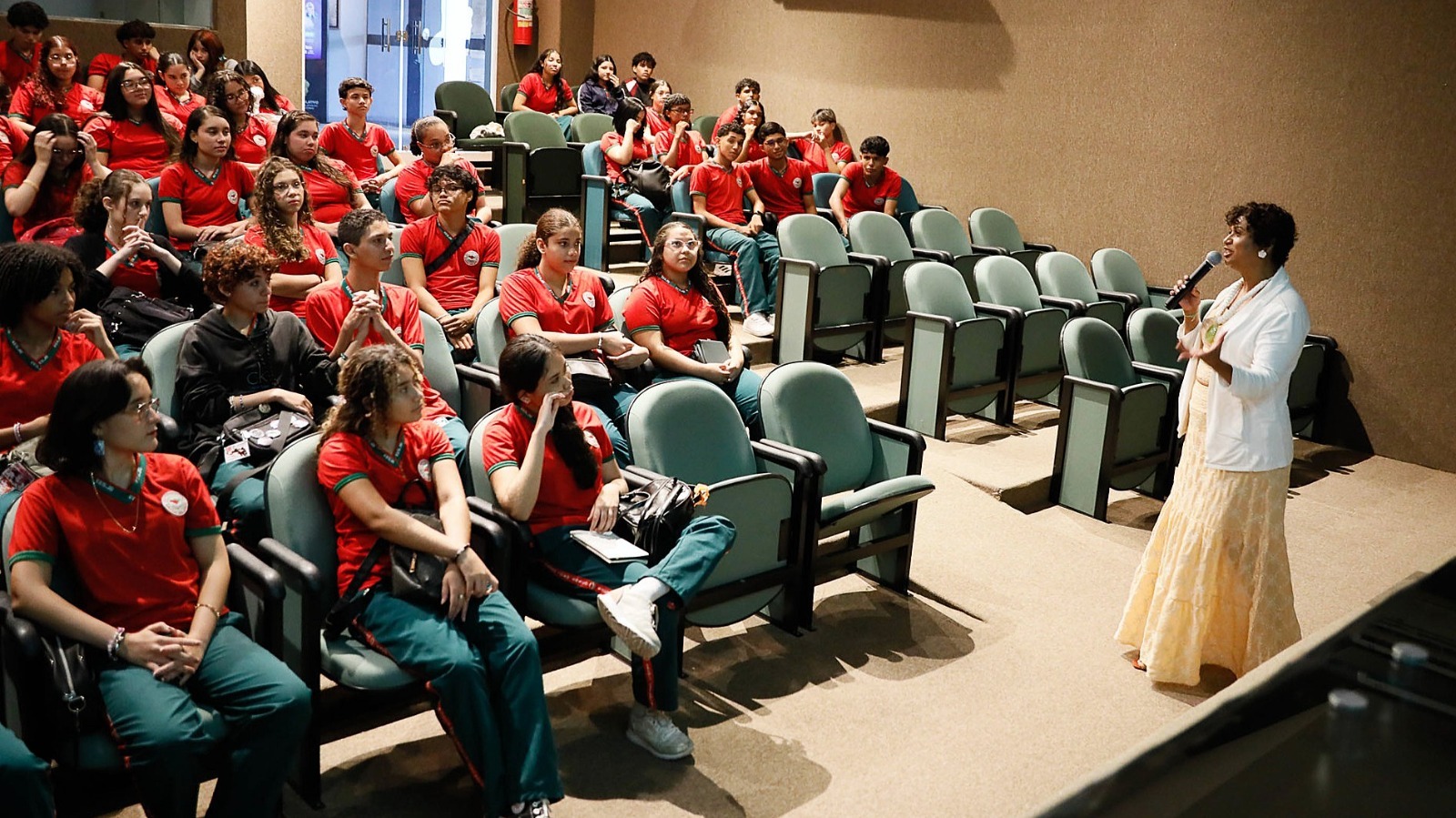 Aleam promove debate sobre racismo durante Semana da Educação Legislativa