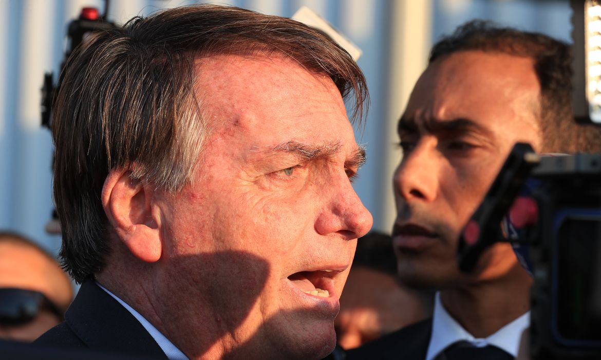 Bolsonaro recebe alta após cirurgia no ombro em Brasília