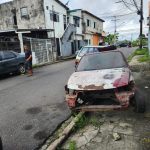 Veículos abandonados são retirados de ruas para melhorar trânsito em Manaus
