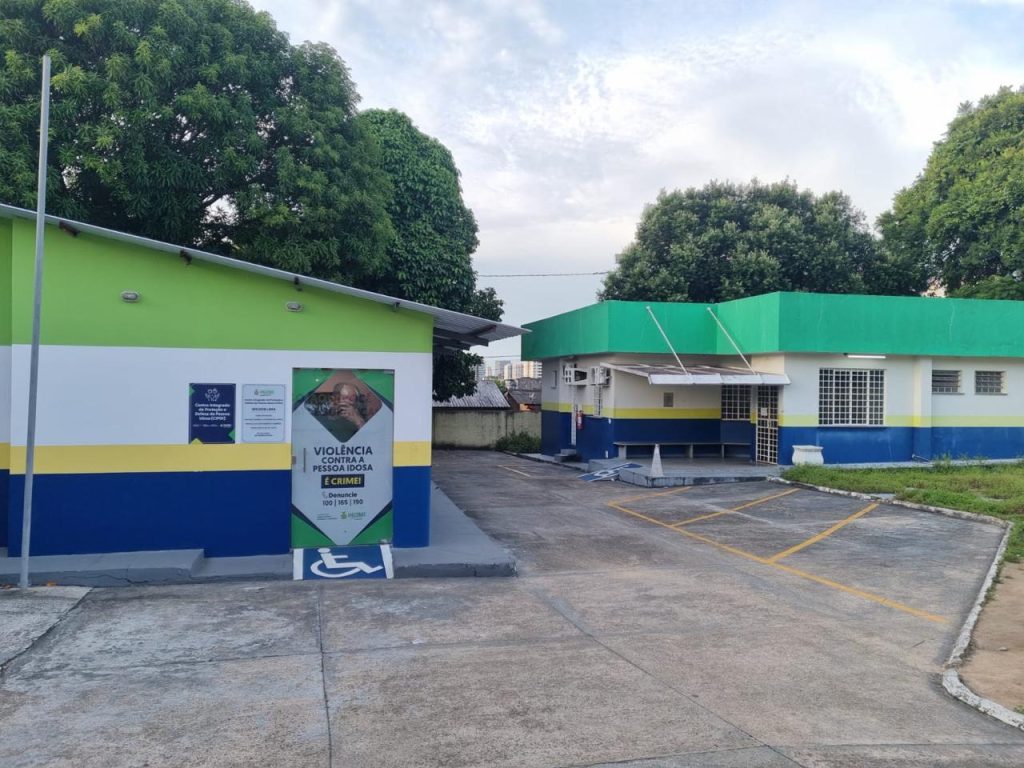 Policiais da PC-AM durante ocorrência de maus-tratos contra mãe idosa em Manaus