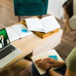 Digitalização das escolas brasileiras avançou de forma desigual entre 2000 e 2024, aponta levantamento 