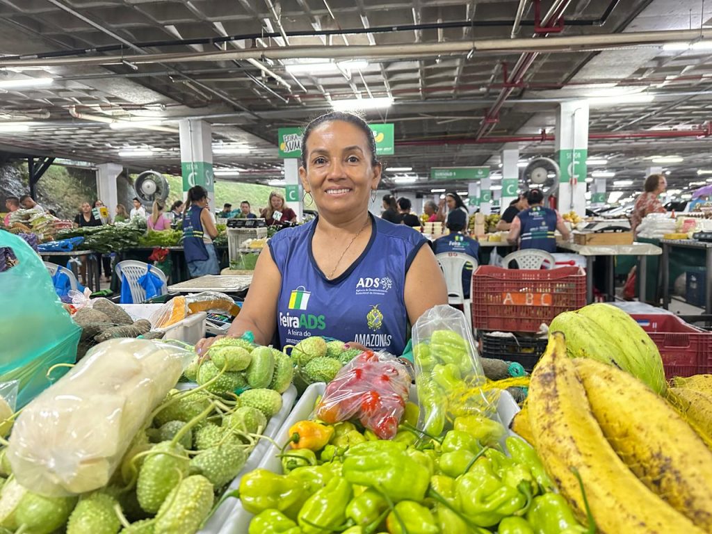 Feira da ADS com venda de produtos regionais em Manaus