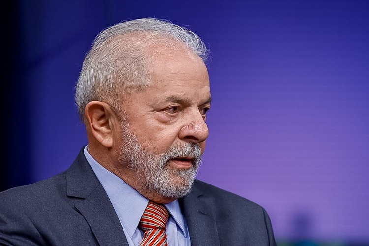 Lula passa por radioterapia no couro cabeludo após retirada de câncer de pele Lula passa por radioterapia no couro cabeludo após retirada de câncer de pele