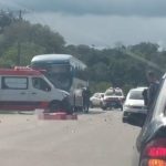 Motociclista morre após bater em ônibus na AM-010
