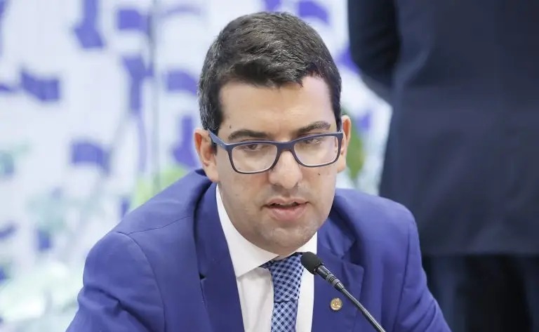 Deputado Marcelo Queiroz é alvo da PF por suspeita de fraude em contrato de R$ 200 milhões para castração de animais