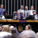 PEC aprovada na Câmara prevê duas folgas semanais e jornada de 40 horas; entenda o fim da escala 6×1