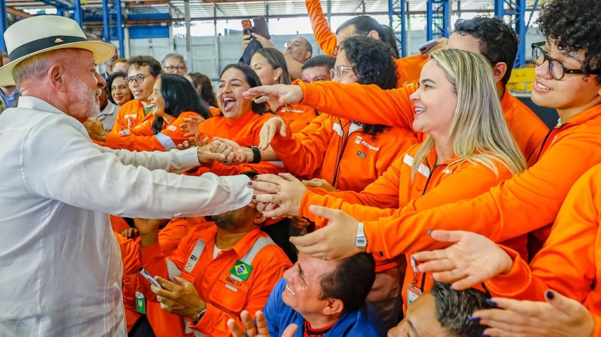 Lula anuncia R$ 2,8 bilhões da Petrobras para gás natural e embarcações no Amazonas
