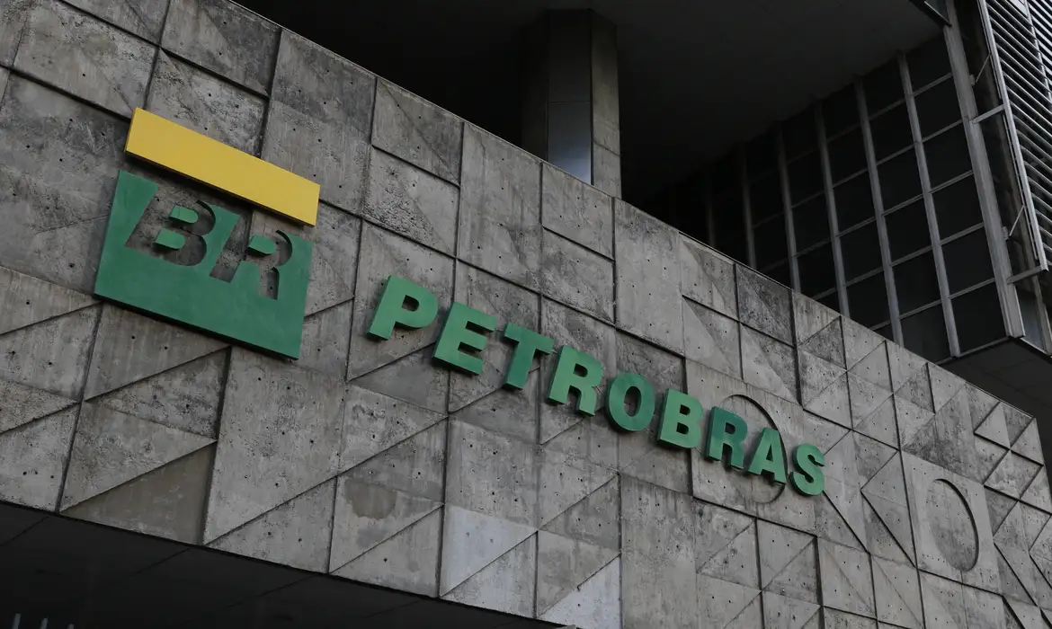 Petrobras reduz preço do diesel em R$ 0,35 por litro