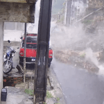 Muro desmorona durante forte chuva em Manaus