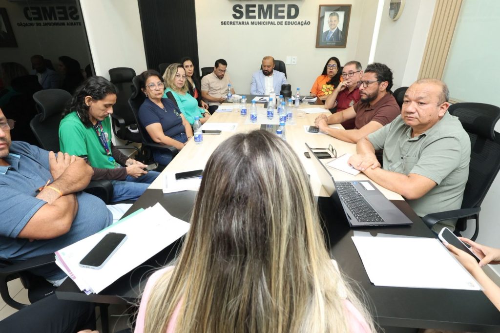 Reunião sobre melhorias para professores da Semed em Manaus