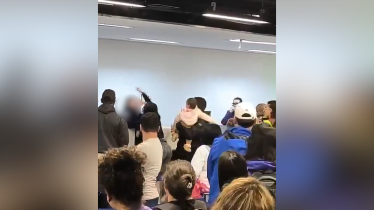 Vídeo mostra mulher agredindo funcionários da Latam em Guarulhos