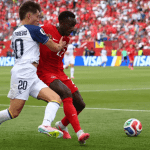 Canadá empata com Bósnia na estreia da Copa do Mundo em casa