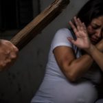 Grávida é espancada com pedaço de madeira por agiotas após quitar empréstimo de R$ 250 em Manaus
