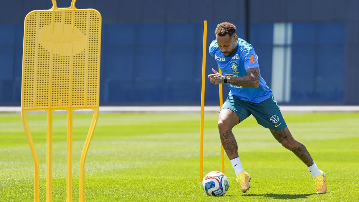 Neymar treina, mas não deve ser titular contra a Escócia; veja quem Ancelotti escala