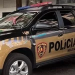 Mulher joga fezes em policiais durante abordagem; veja detalhes