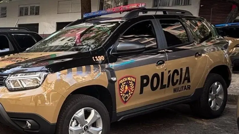 Viatura da Polícia Militar durante atendimento de ocorrência no Centro de Belo Horizonte.
