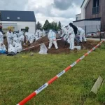 Descoberta macabra: polícia encontra 34 fetos enterrados em propriedade na Polônia
