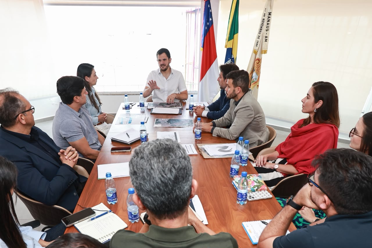 Renato Junior cobra melhorias da Energisa após obras causarem transtornos em Manaus