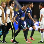 Raphinha sente a coxa, deixa jogo e preocupa o Brasil na Copa