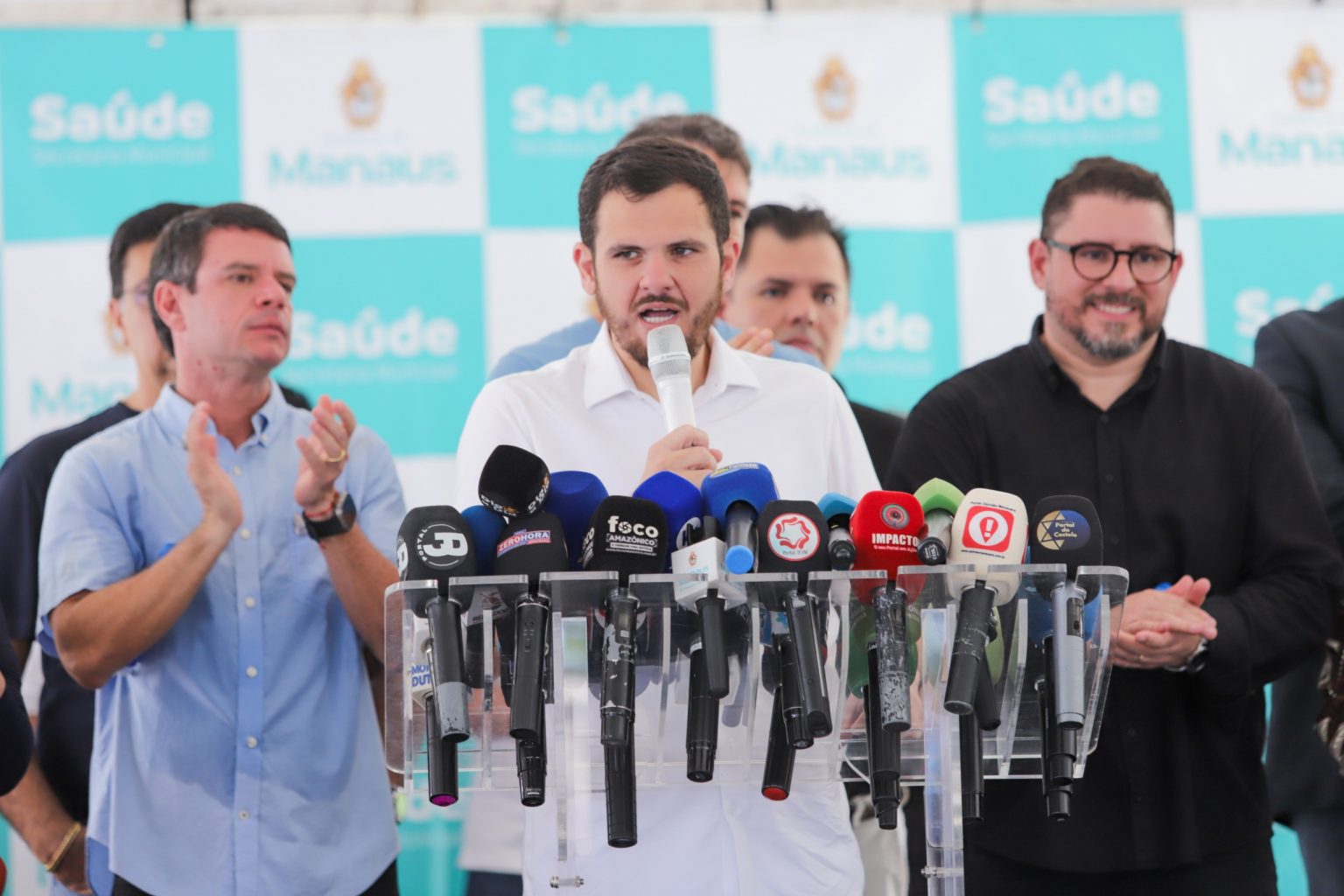 Renato Junior sobe o tom e declara “guerra” contra a Águas de Manaus: “Respeita ou vai embora”