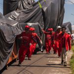 Garantido inicia translado das alegorias do projeto 2026
