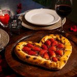 Pizza em formato de coração vira tradição no Dia dos Namorados
