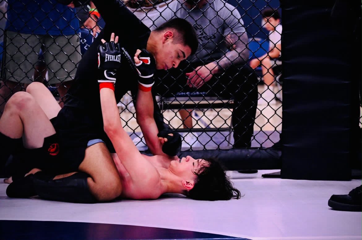 Amazonense Oscar Bisneto estreia no MMA com título nos EUA