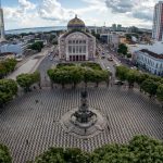 Largo de São Sebastião recebe transmissão da estreia do Brasil na Copa com shows gratuitos