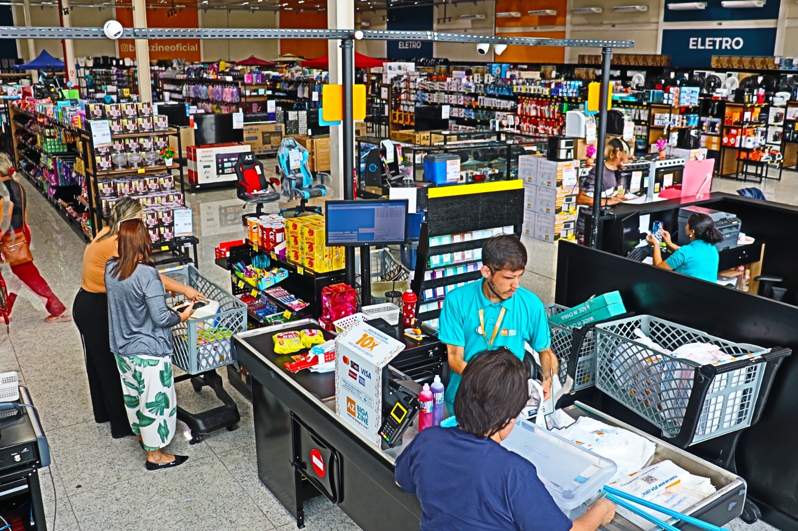 Comércio e serviços lideram geração de empregos no Amazonas