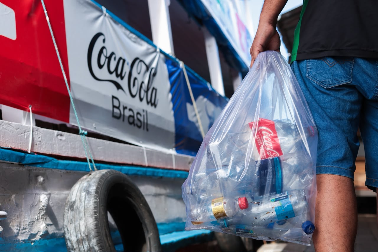 Festival de Parintins impulsiona projeto de reciclagem pelos rios da Amazônia