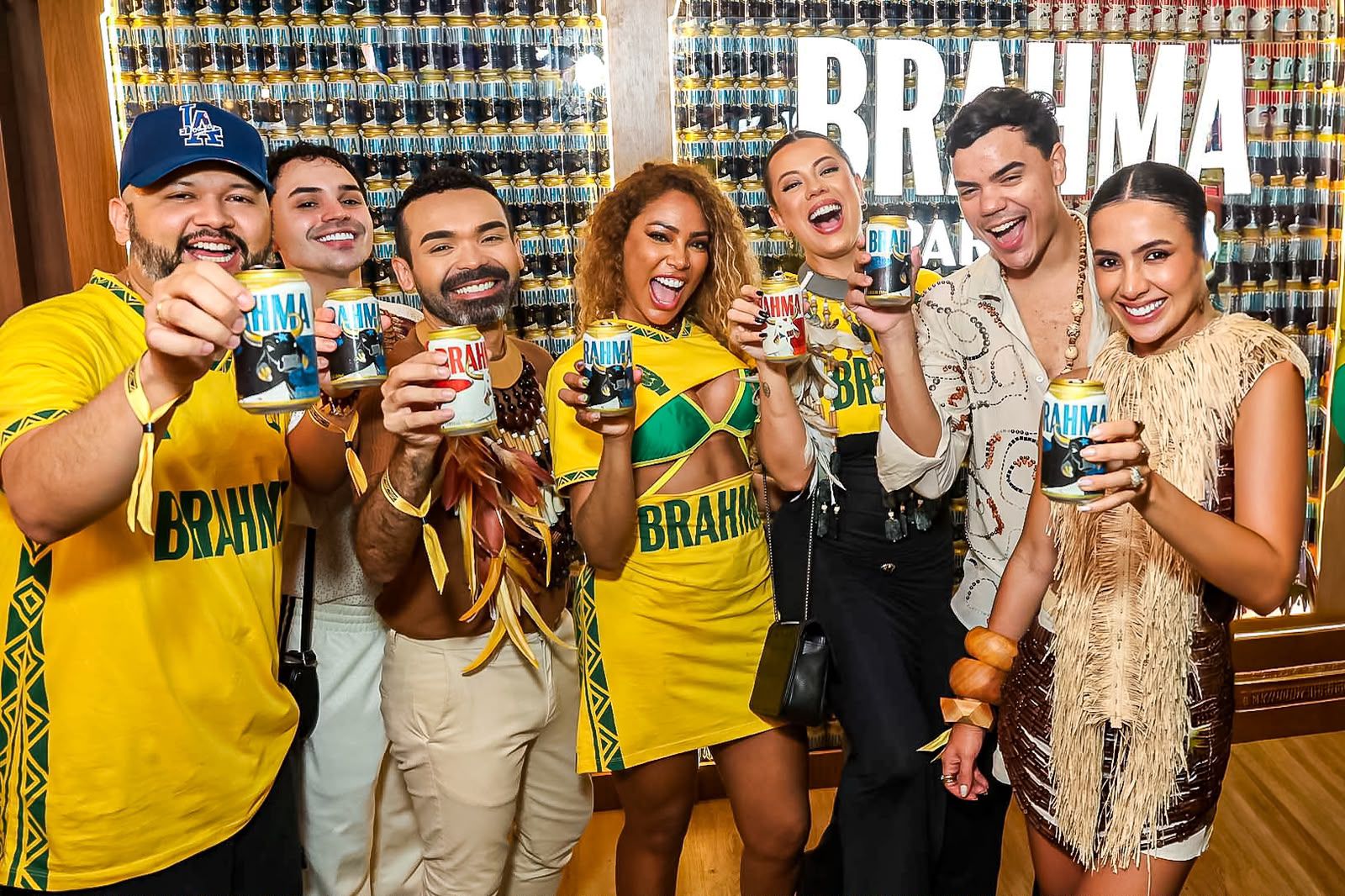 Camarote Brahma reúne famosos na abertura do Festival de Parintins
