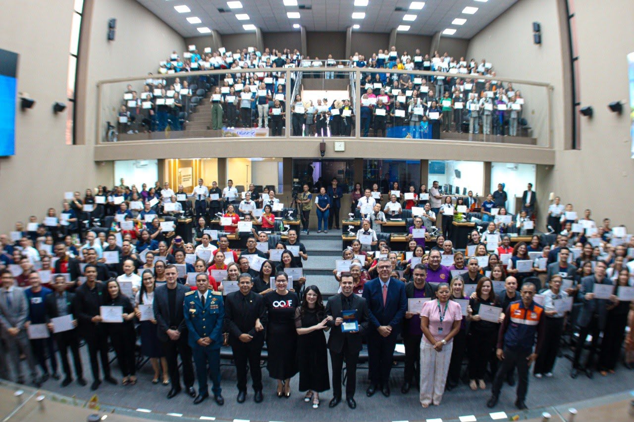 Aleam realiza Sessão Especial em homenagem aos 49 anos da Igreja Universal