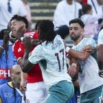 Rafael Leão, jogador de Portugal, explica expulsão após soco em rival do Chile antes da Copa
