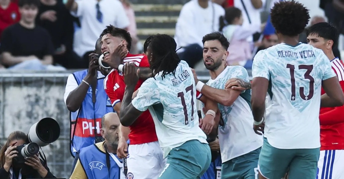Rafael Leão, jogador de Portugal, explica expulsão após soco em rival do Chile antes da Copa