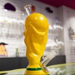 FIFA manda destruir bong usado para fumar maconha inspirado na taça da Copa