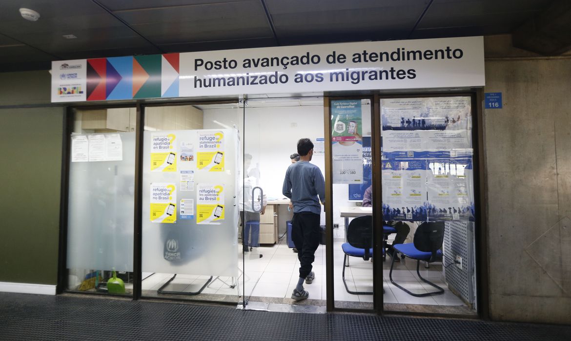 Cubanos lideram pedidos de refúgio no Brasil em 2025, diz OBMigra