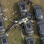 VÍDEO: Dois helicópteros batem no ar, explodem e deixam seis mortos no Rio