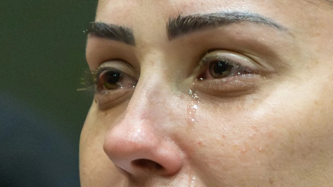 VÍDEO: Monique chora ao ouvir decisão que a livra de pena pela morte de Henry Borel