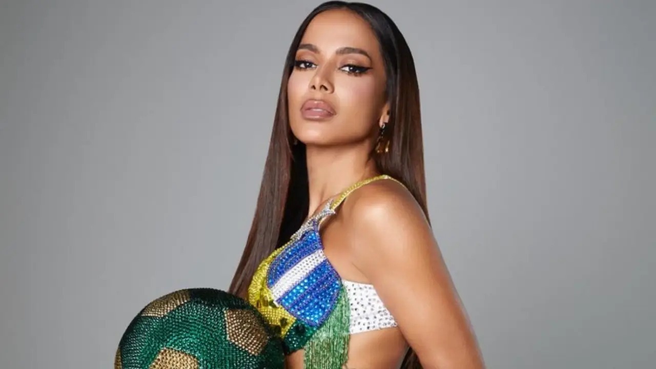 Anitta sobe ao palco com Katy Perry e Lisa em cerimônia da Copa nos EUA; veja onde assistir