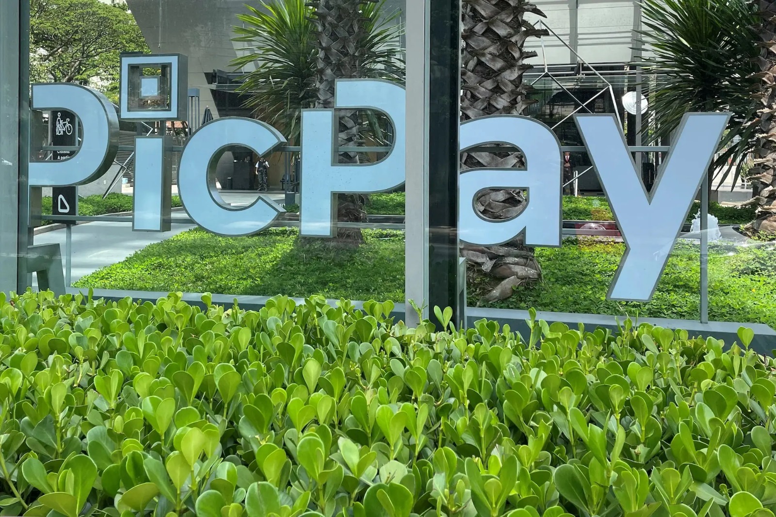 BRB e PicPay são alvos de investigação por supostas cobranças em contracheques