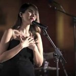 Cantora do Irã é condenada a 74 chibatadas por cantar sem véu islâmico em live
