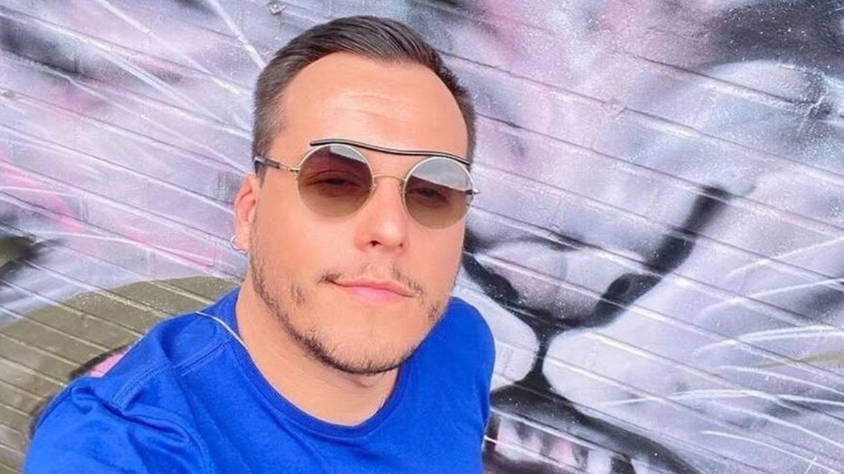 Ator é encontrado morto em motel após entrar com dois homens