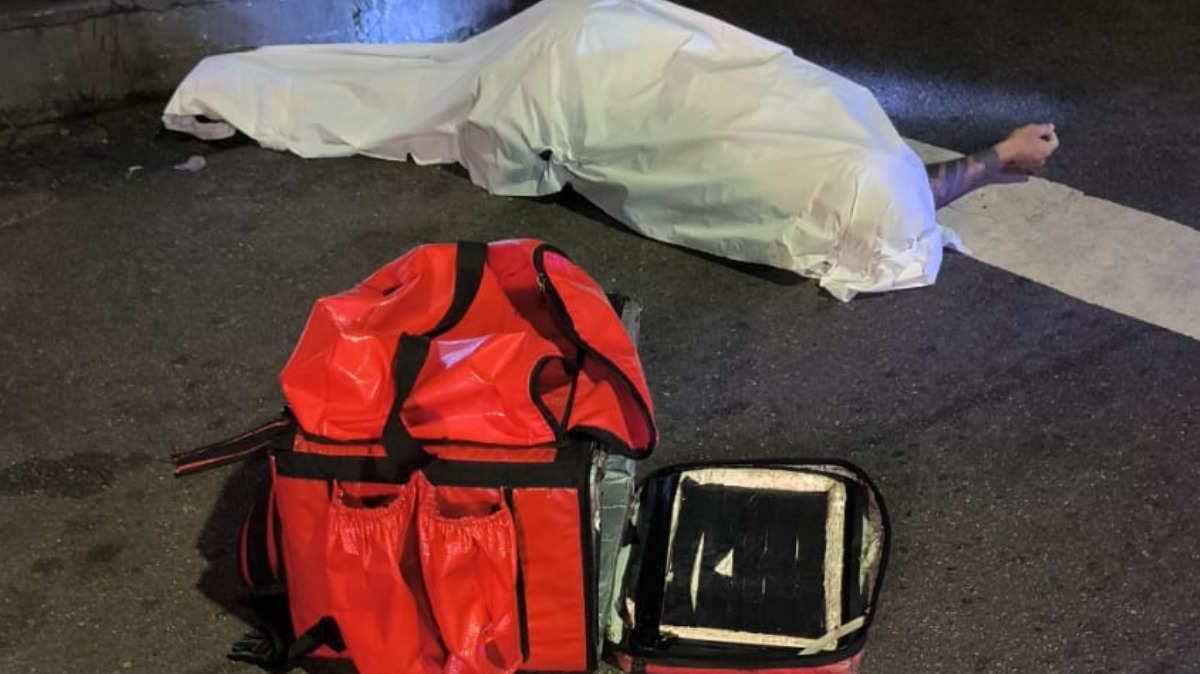 Motociclista de delivery morre em acidente com carro no Alvorada 1, em Manaus