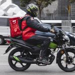 Governo cria linha de crédito para entregadores financiarem motos e bicicletas elétricas