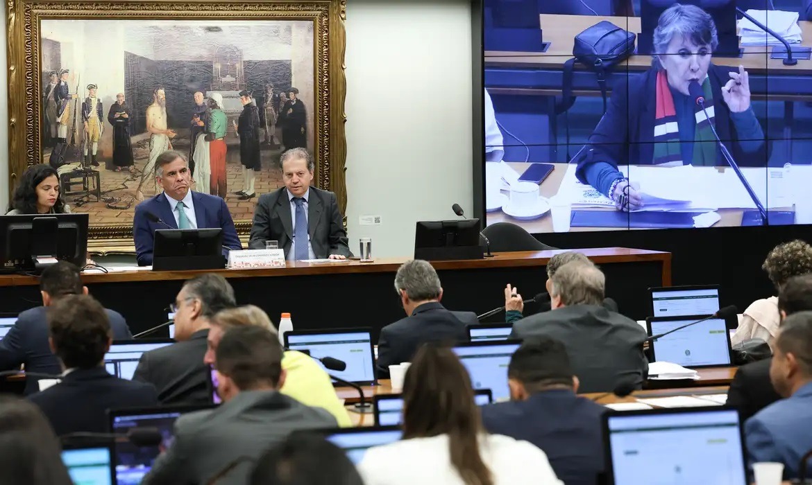 CCJ aprova PEC que reduz maioridade penal de 18 para 16 anos