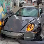 Vídeo mostra momento em que influenciador perde controle de Porsche e atinge outros veículos
