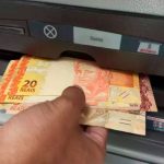 Receita Federal vai pagar até R$ 1 mil em restituição; veja quem tem direito